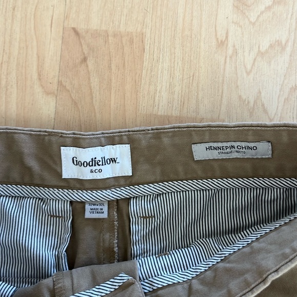 Good fellow men’s khaki chino in tan in size 32x32.  Excellent condition! - Picture 3 of 5